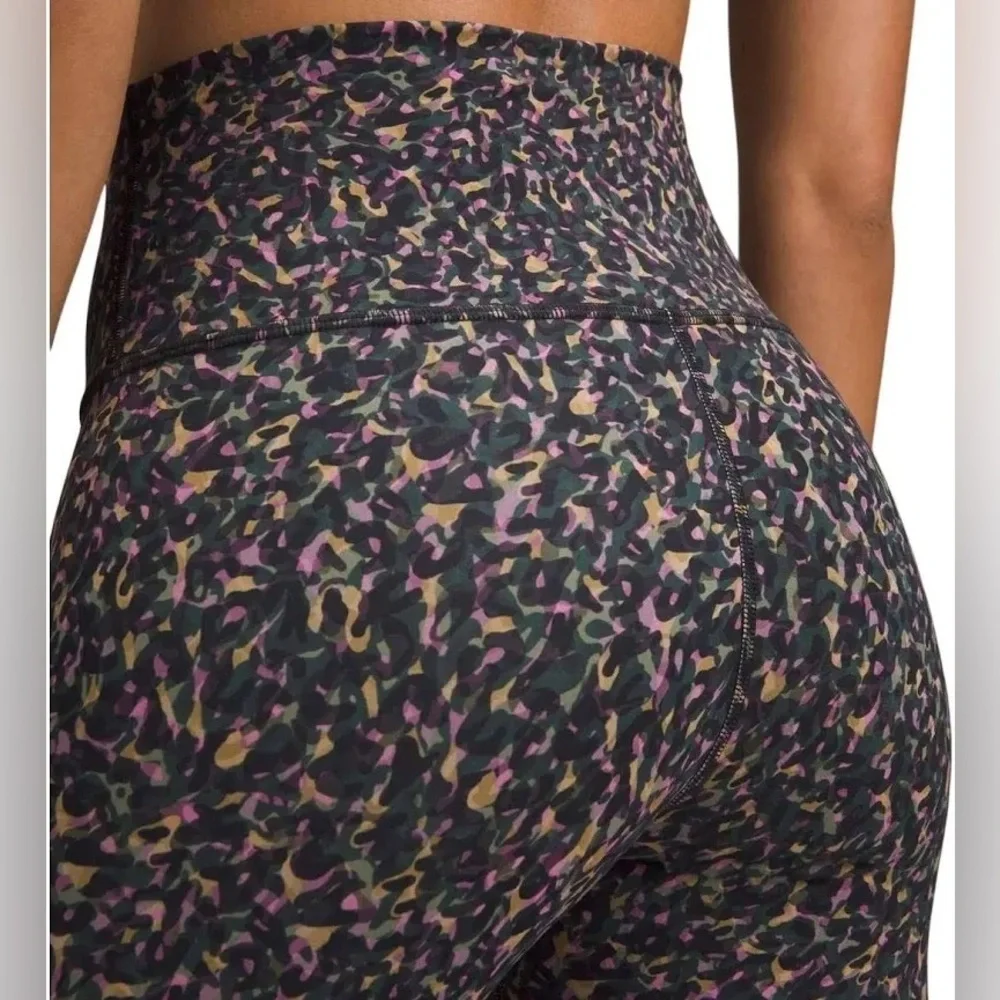 Lulemon Wunder Train hose rise Fluctuate Micro pink multi Size 4(#2)